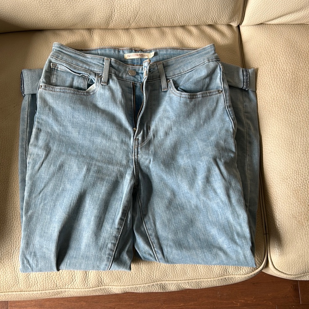 Levi’s high rise skinny light blue size 28